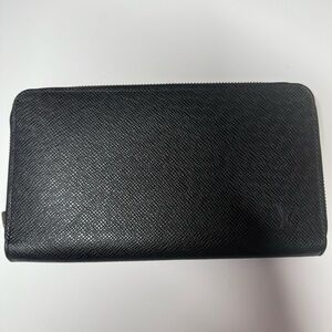 Louis Vuitton Taiga Leather Zippy Organizer
